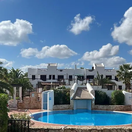 Schoenes Reihenhaus Mit Pool